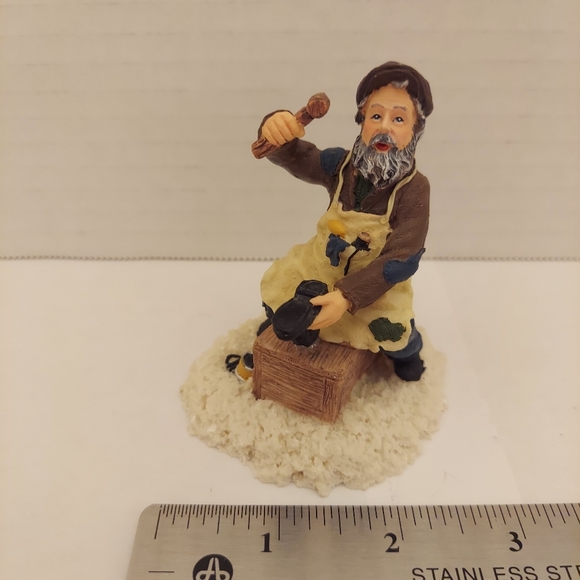 Mervyn's Village Square 1998 Cobbler Figurine - Picture 7 of 7